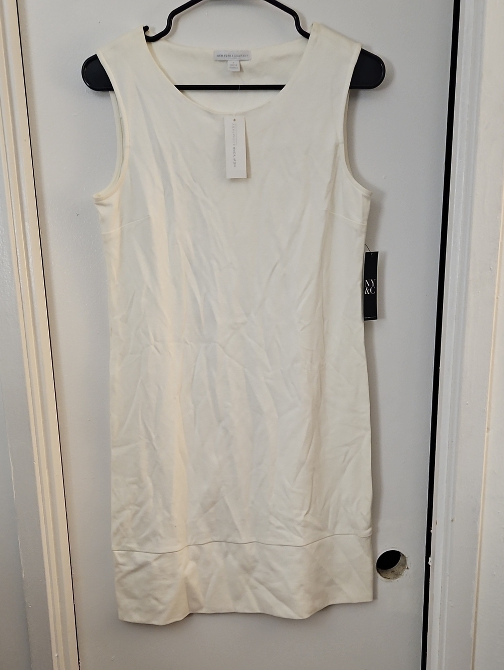 New York And Company Sleeveless Shift Dress in Ivory